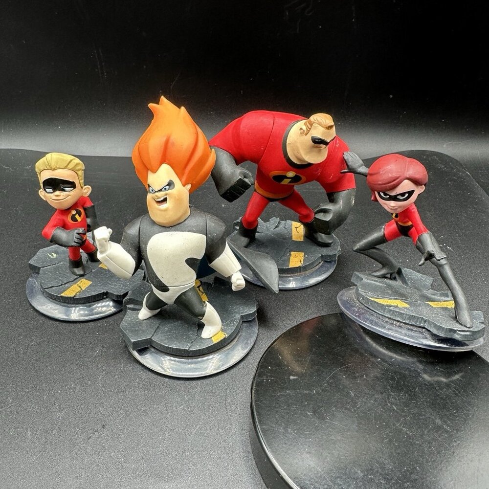 Disney Infinity Incredibles 4 Figure Lot Mr Mrs Incredible Dash Syndrome Figures